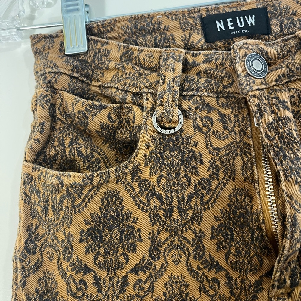 NEUW JEANS IN CARPET PRINT